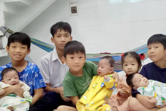 Cuộc sống của người mẹ sinh 8 con ở tuổi 32