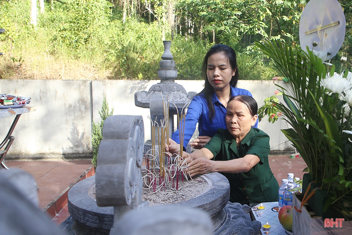 Bí thư Tỉnh ủy Hà Tĩnh dâng hương tưởng niệm các liệt sỹ TNXP Đại đội 538