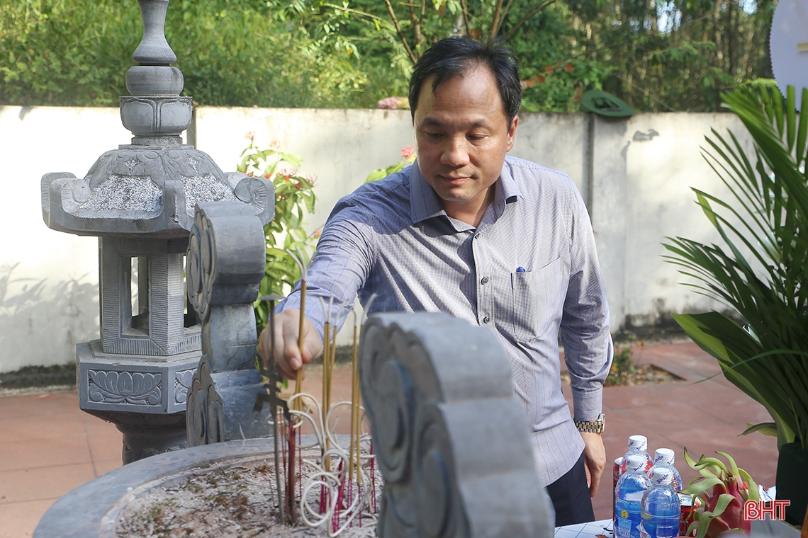 Bí thư Tỉnh ủy Hà Tĩnh dâng hương tưởng niệm các liệt sỹ TNXP Đại đội 538