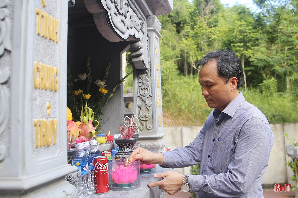 Bí thư Tỉnh ủy Hà Tĩnh dâng hương tưởng niệm các liệt sỹ TNXP Đại đội 538