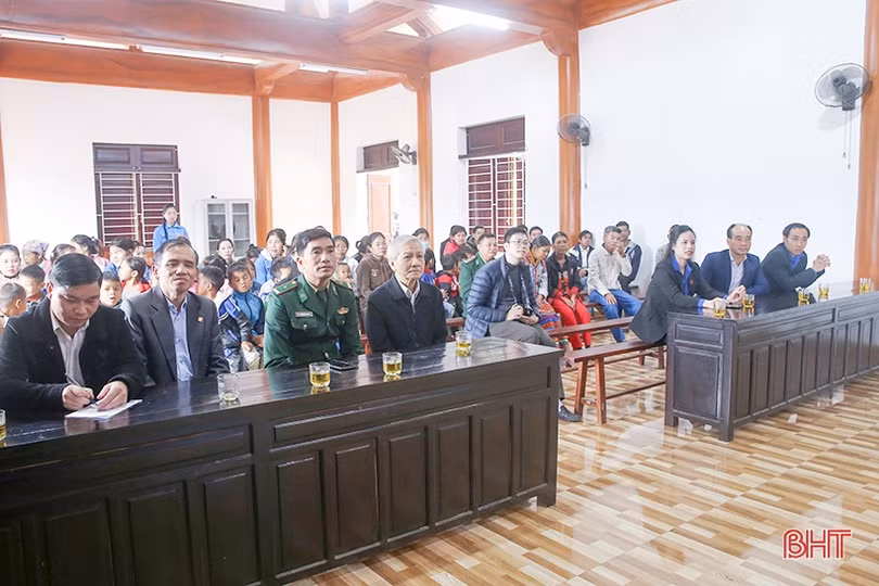 Vui Tết Chăm Cha Bới, tặng nhiều phần quà ý nghĩa cho bà con dân tộc Chứt