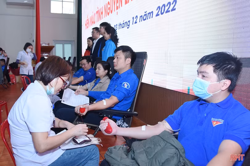 Tuổi trẻ Khối CCQ&DN Hà Tĩnh hiến tặng 216 đơn vị máu