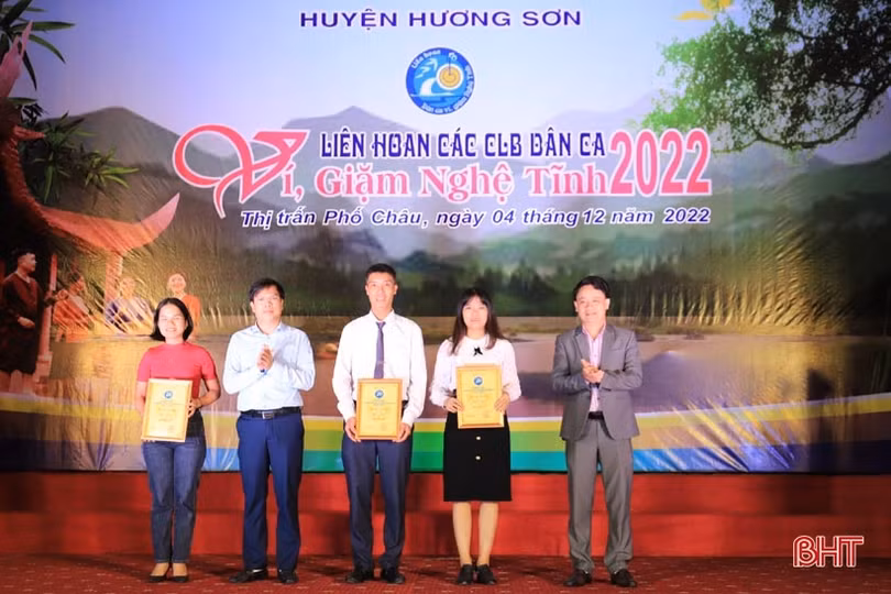 Lắng đọng Liên hoan các CLB dân ca ví, giặm huyện Hương Sơn