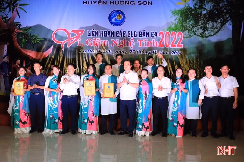 Đêm nhạc “Mạch nguồn ví, giặm”