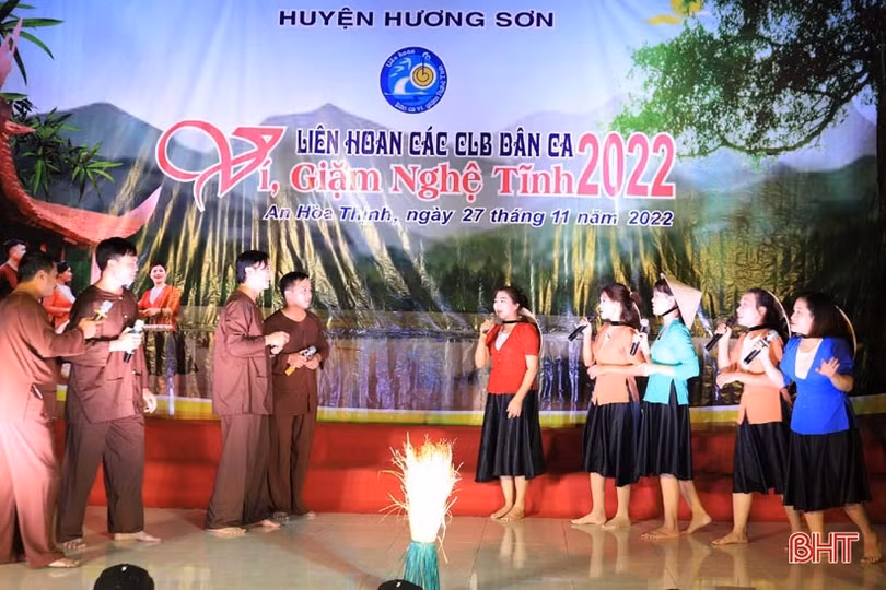 Liên hoan các CLB dân ca ví, giặm huyện Hương Sơn