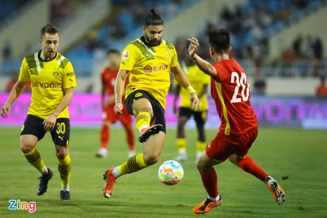 Tuyển Việt Nam thắng ngược Dortmund
