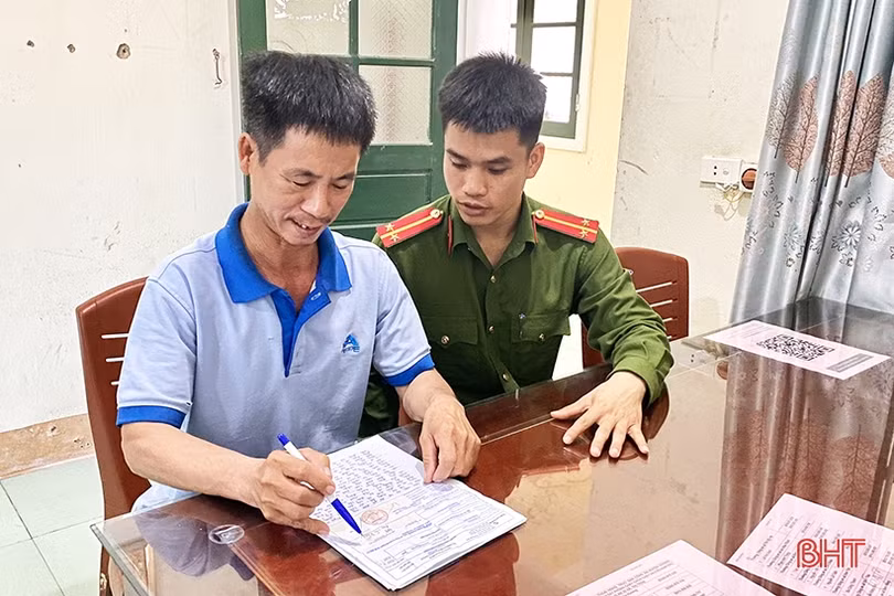 Vượt cả nghìn km trả lại tiền cho người chuyển nhầm vào tài khoản