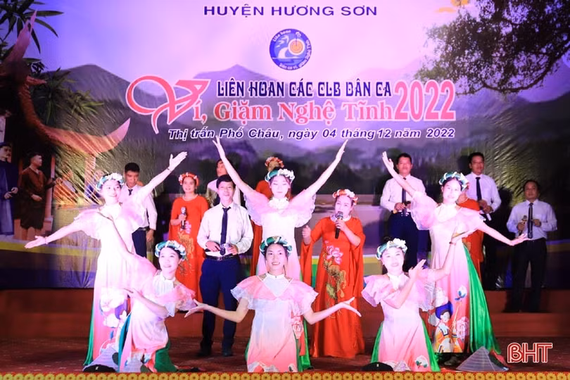 Lắng đọng Liên hoan các CLB dân ca ví, giặm huyện Hương Sơn