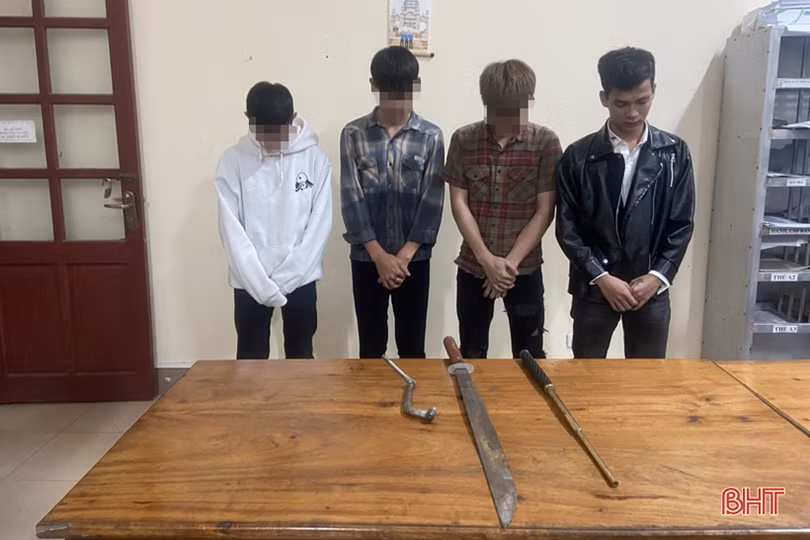Hà Tĩnh: Khởi tố nhóm thanh niên chém người trong quán ăn vặt