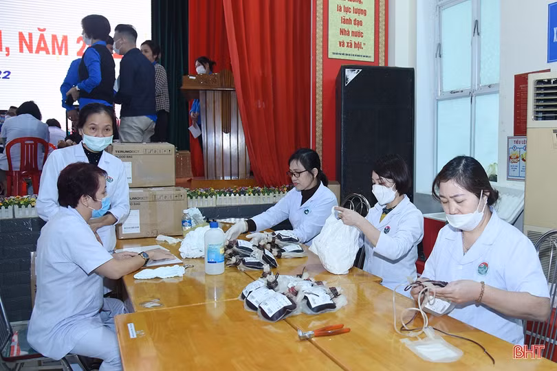 Tuổi trẻ Khối CCQ&DN Hà Tĩnh hiến tặng 216 đơn vị máu