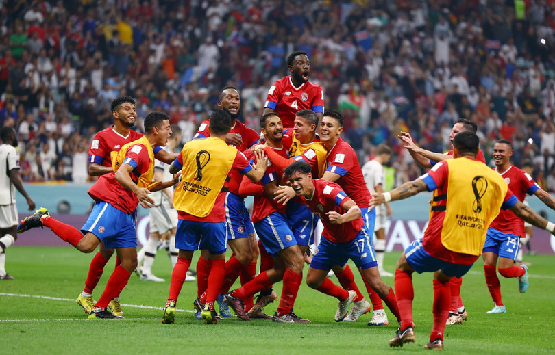 Nhật Bản thắng Tây Ban Nha, Đức bị loại khỏi World Cup