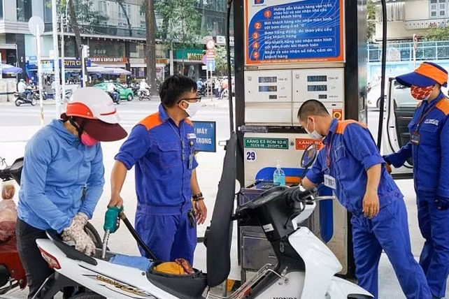 Nhập khẩu xăng dầu tăng vọt, nhiều doanh nghiệp đảm bảo đủ nguồn cung