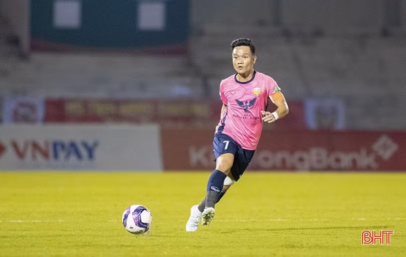 Cầu thủ gốc Hà Tĩnh khát khao cống hiến cho đội bóng quê hương!