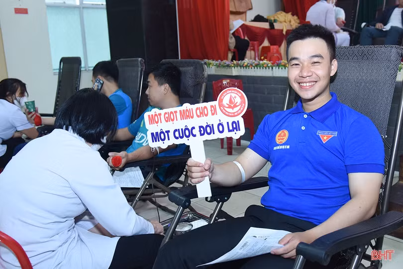 Tuổi trẻ Khối CCQ&DN Hà Tĩnh hiến tặng 216 đơn vị máu