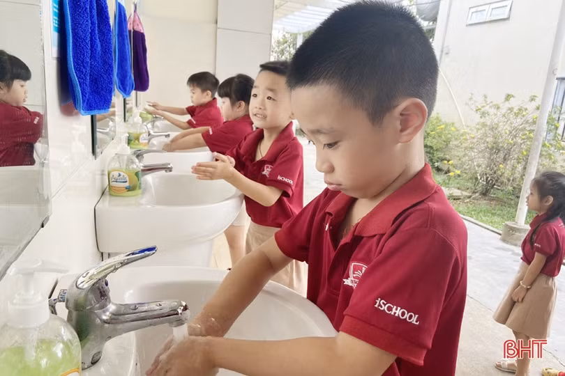 Kiểm tra đột xuất an toàn thực phẩm trường học trên địa bàn TP Hà Tĩnh