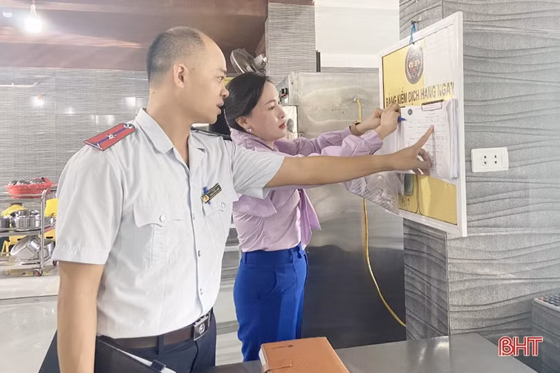 Kiểm tra đột xuất an toàn thực phẩm trường học trên địa bàn TP Hà Tĩnh