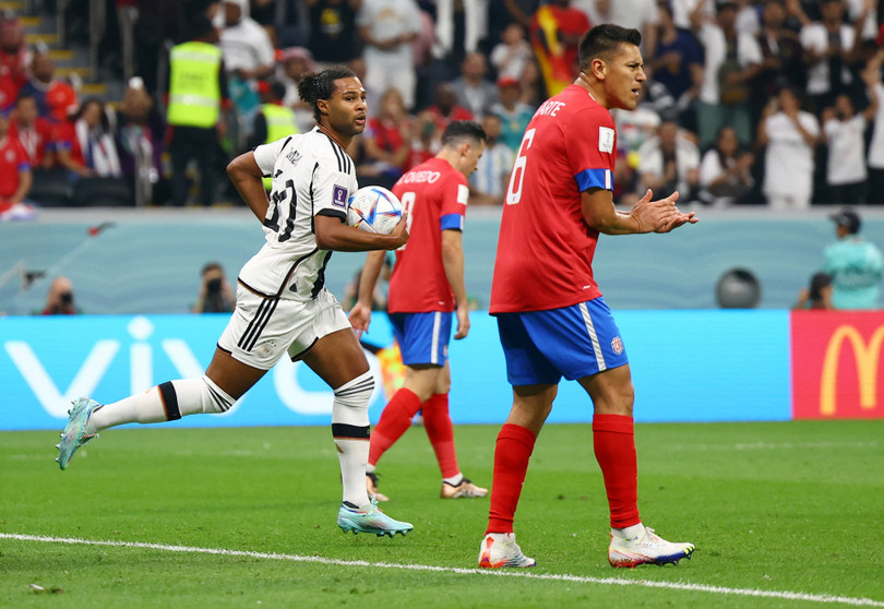 Nhật Bản thắng Tây Ban Nha, Đức bị loại khỏi World Cup