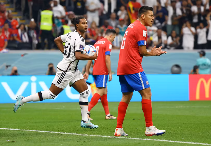 Nhật Bản thắng Tây Ban Nha, Đức bị loại khỏi World Cup