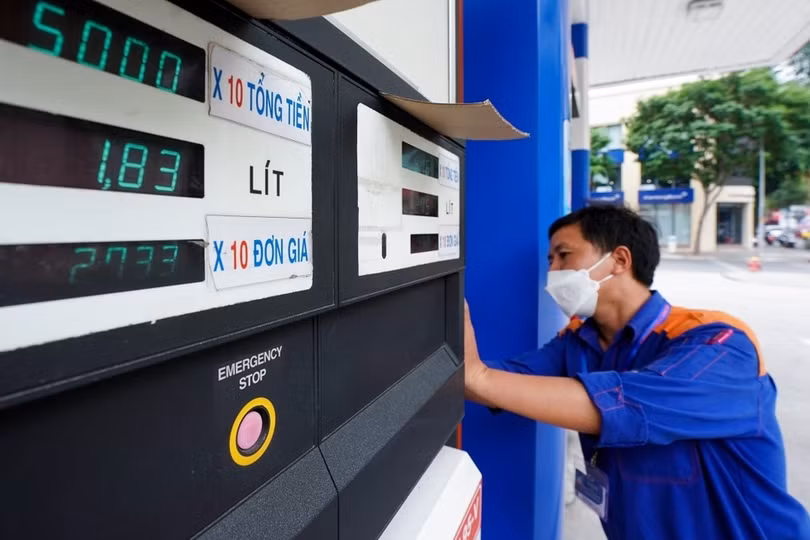 Giá xăng ngày mai có thể giảm hơn 1.000 đồng/lít