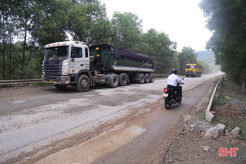 Tuyến đường ven biển Hà Tĩnh có lưu lượng phương tiện qua lại tấp nập. bqbht_br_duong-ven-bien-hu-hong-2.jpg