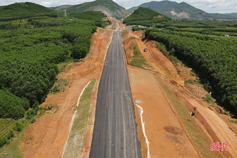 Dự án cao tốc Bắc - Nam qua Hà Tĩnh đang được đẩy nhanh quá trình thi công. cao-toc-bac-nam-1.jpg