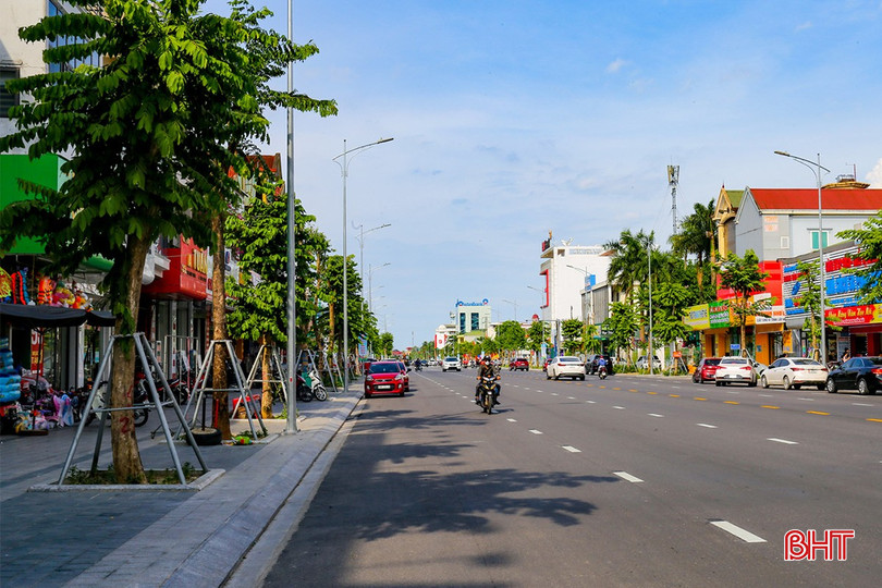 Thành phố Hà Tĩnh là một trong những địa phương thực hiện hiệu quả việc xử lý tình trạng lấn chiếm hành lang ATGT. lan-chiem-hanh-lang-giao-thong-6a.jpg