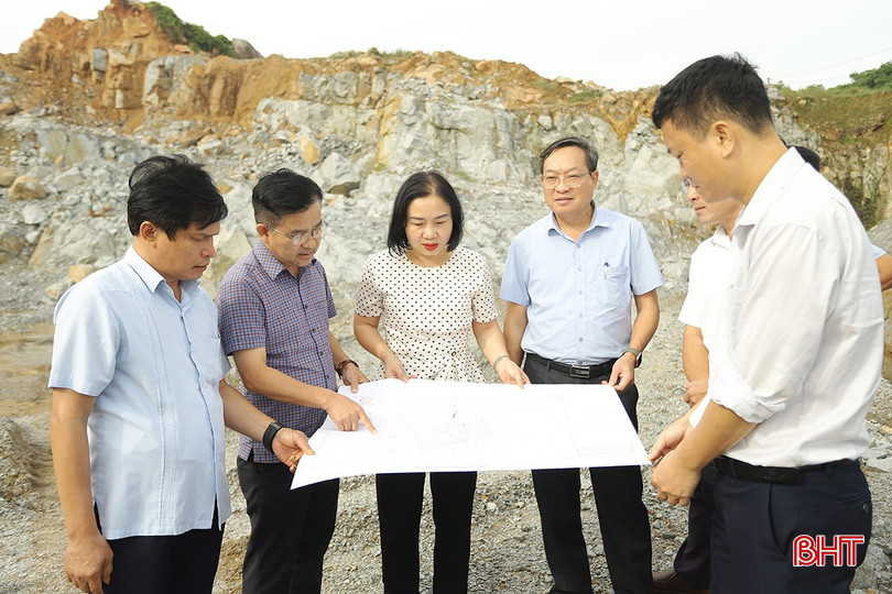 Đoàn giám sát HĐND tỉnh khảo sát tình hình khai thác đá ở mỏ đá xã Xuân Liên của Công ty CP Hải Giang San. khoang-san-4-1864-408.jpg