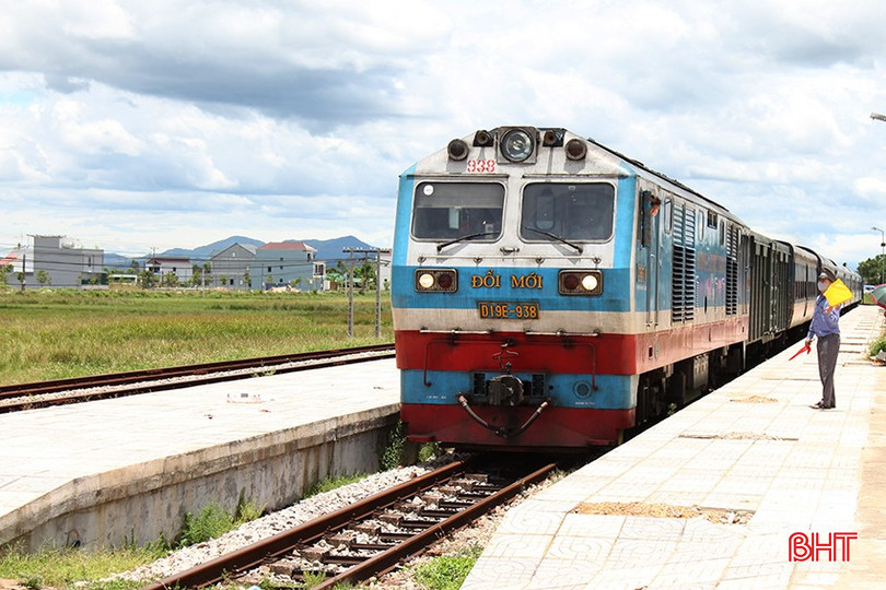 Tuyến đường sắt Bắc – Nam chạy qua 3 huyện Đức Thọ, Hương Khê, Vũ Quang với tổng chiều dài 70,28 km. duong-sat-78.jpg