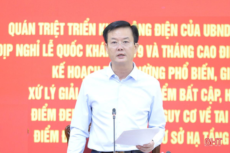 Đồng chí Trần Báu Hà – Phó Chủ tịch UBND tỉnh, Phó Trưởng ban Thường trực Ban ATGT tỉnh chỉ đạo hội nghị. an-toan-giao-thong-4.jpg