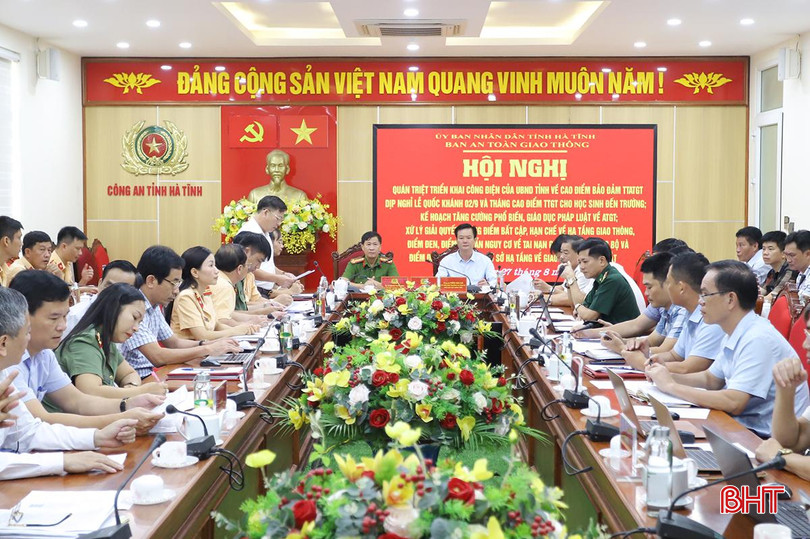 Đồng chí Trần Báu Hà – Phó Chủ tịch UBND tỉnh, Phó Trưởng ban Thường trực Ban ATGT tỉnh và Đại tá Đặng Hoài Sơn – Phó Giám đốc Công an tỉnh, Phó Trưởng ban ATGT tỉnh chủ trì hội nghị của Ban ATGT tỉnh về công tác đảm bảo trật tự ATGT. an-toan-giao-thong-2.jpg