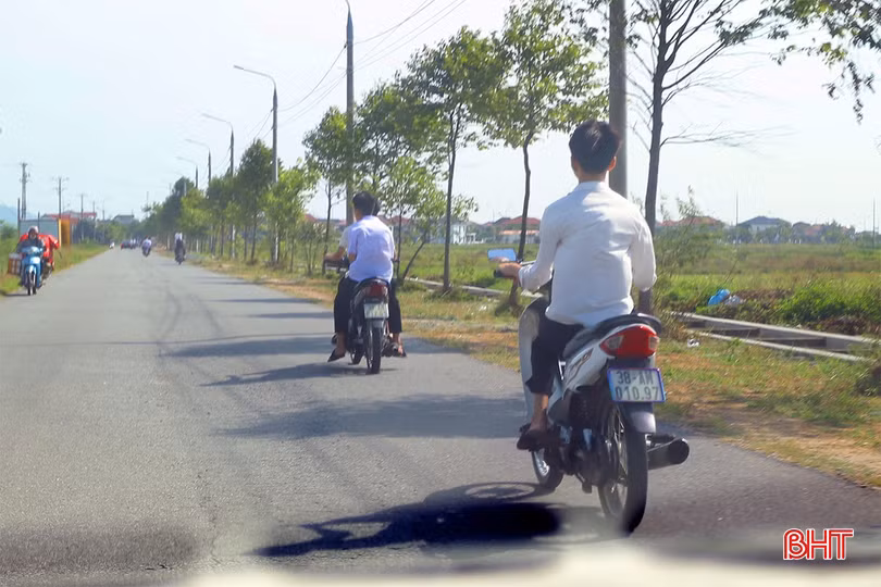 Tình trạng học sinh vi phạm các quy định của pháp luật về ATGT vẫn còn diễn ra khá phổ biến.