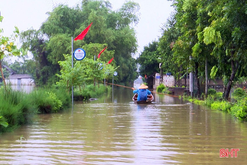 Nhiều tuyến giao thông ở Đức Thọ bị ngập úng cục bộ. mua-lu000.jpg