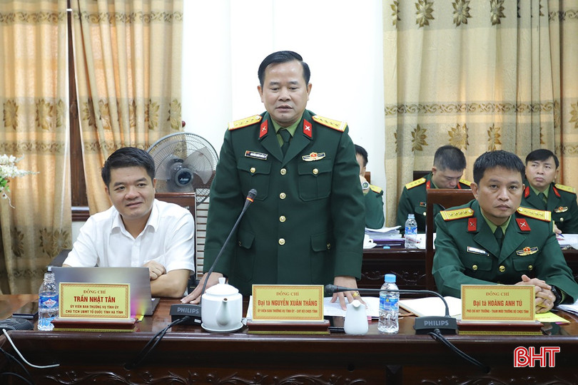 Đại tá Nguyễn Xuân Thắng - Chỉ huy trưởng Bộ CHQS tỉnh giải trình, làm rõ các nội dung mà Đoàn giám sát HĐND tỉnh quan tâm. bqbht_br_nghia-vu-quan-su.jpg
