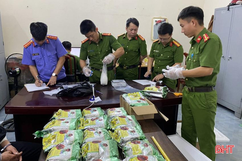 Nhiều đường dây, ổ nhóm tội phạm buôn bán, vận chuyển, tàng trữ ma túy đã bị Công an Hà Tĩnh đấu tranh, bóc gỡ. ma-tuy-o-ha-tinh-3.jpg