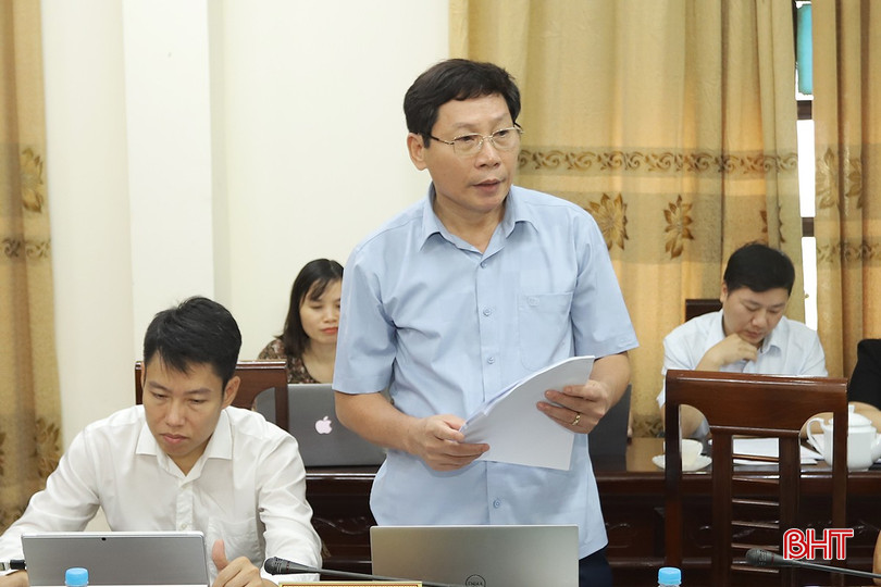 Ông Phạm Hữu Tình - Trưởng phòng Khoáng sản (Sở TN&MT Hà Tĩnh) báo cáo về tình hình quản lý hoạt động khoáng sản làm vật liệu xây dựng thông thường trên địa bàn tỉnh giai đoạn 2020-2023. khoang-san-3-457.jpg
