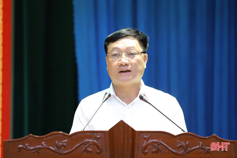 Chủ tịch UBND huyện Đức Thọ Trần Hoài Đức báo cáo kết quả diễn tập KVPT cấp huyện ở địa phương. dien-tap-phong-thu-7.jpg