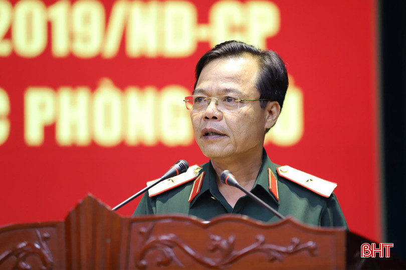 Thiếu tướng Lê Hồng Nhân - Phó Tư lệnh, Tham mưu trưởng Quân khu 4 phát biểu tại hội nghị. quan-su.jpg