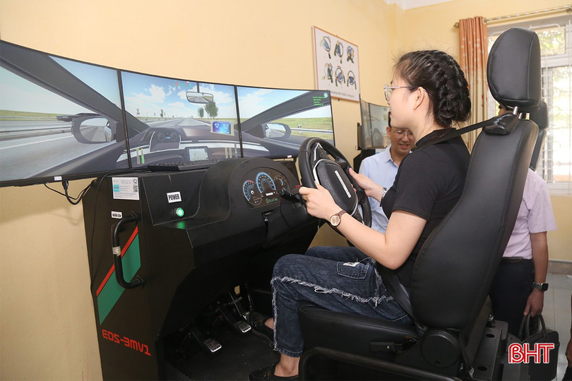 Việc nâng cao ý thức chấp hành pháp luật về ATGT cho học viên học lái xe là rất cần thiết. an-toan-giao-thong-2-7665.jpg