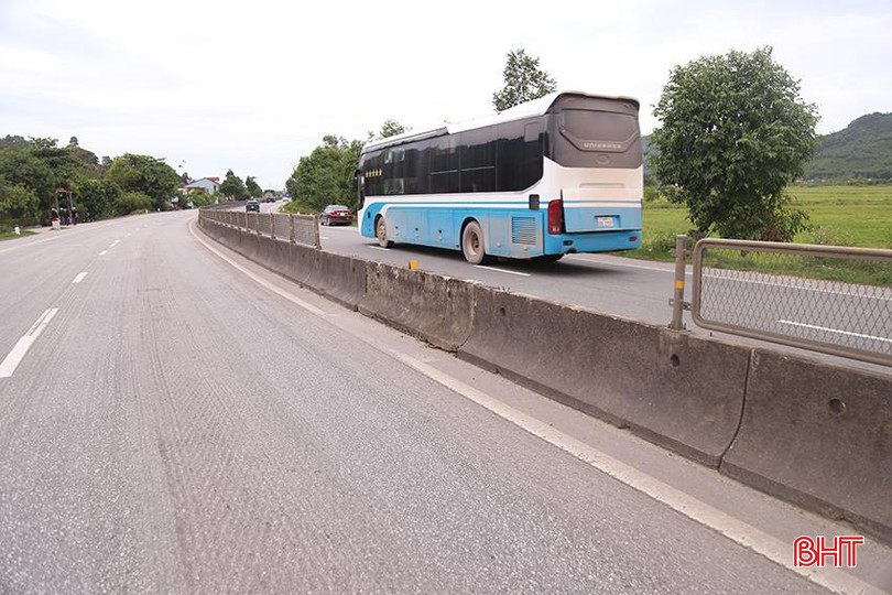 Vị trí điểm mở dải phân cách ở Km 475+050 - Km 475+053 quốc lộ 1 tuyến tránh TX Hồng Lĩnh đoạn qua xã Xuân Lĩnh, huyện Nghi Xuân đã được đóng lại. an-toan-giao-thong.jpg