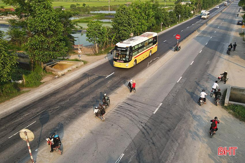 Ngã tư giao Km 489+300 quốc lộ 1 với tuyến đường trục xã và trục thôn tại xã Vượng Lộc, huyện Can Lộc tiềm ẩn nguy cơ cao xảy ra tai nạn giao thông. an-toan-giao-thong-3.jpg