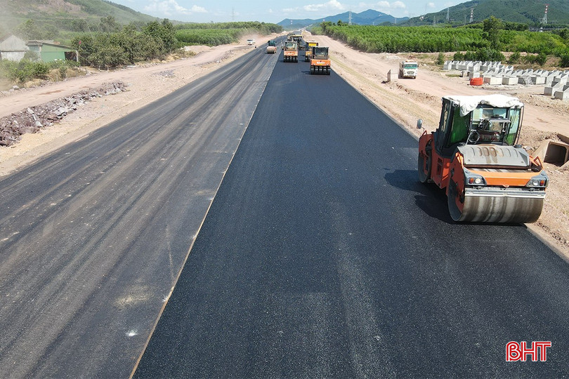 Tuyến cao tốc Bắc - Nam qua Hà Tĩnh đang được triển khai thi công. cao-toc-3.jpg