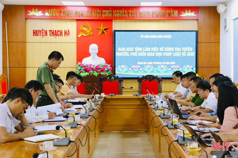 Đoàn công tác Ban ATGT tỉnh làm việc với huyện Thạch Hà về công tác công tác tuyên truyền, phổ biến và giáo dục pháp luật an toàn giao thông. an-toan-giao-thong-7148.jpg