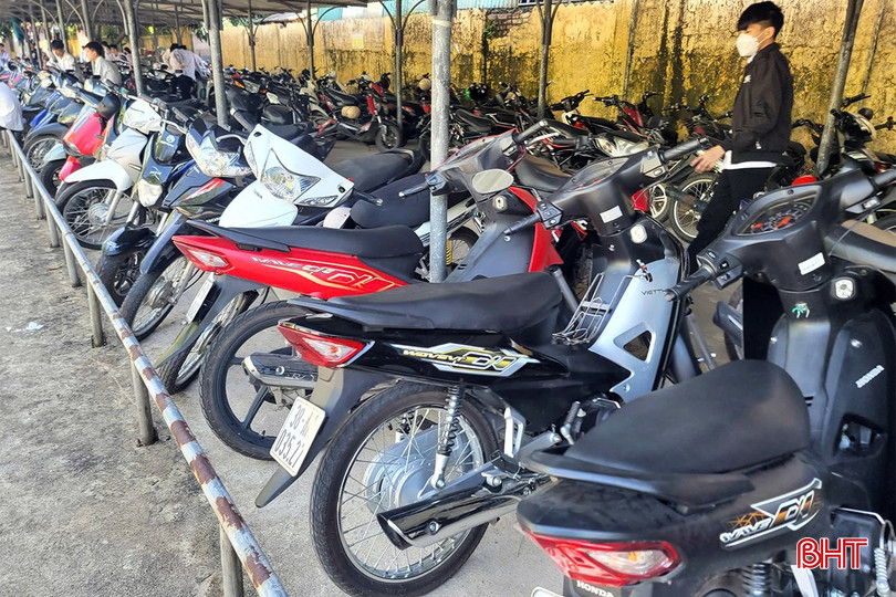 Tình trạng học sinh chưa đủ điều kiện nhưng vẫn điều khiển xe máy điện, xe mô tô, xe gắn máy tới trường diễn ra khá phổ biến. tai-nan-giao-thong-3-9434.jpg