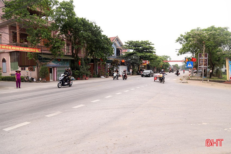 Lưu lượng xe tải trọng lớn lưu thông trên đường ven biển Hà Tĩnh đã ít hơn nhiều. bqbht_br_duong-ven-bien-ha-tinh.jpg