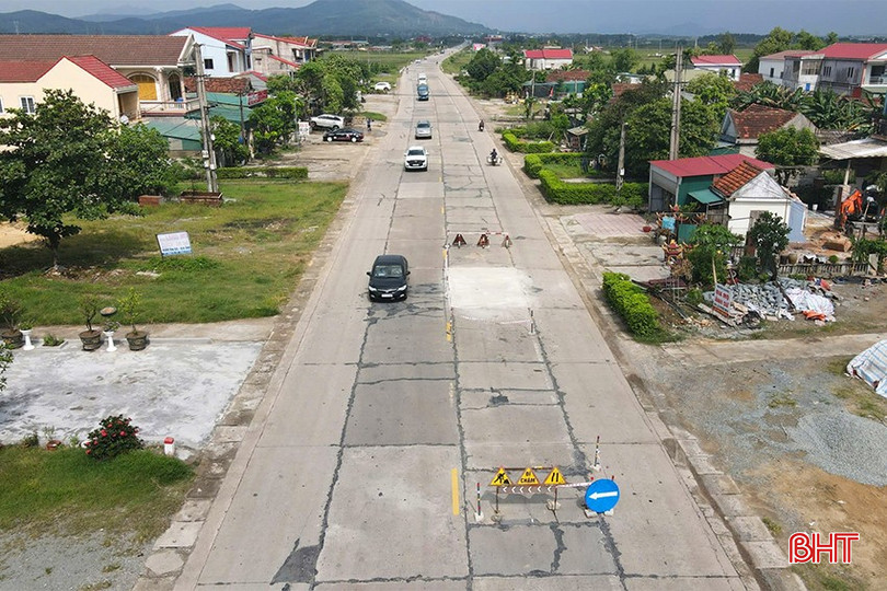 Đoạn tuyến Km 561+230 – Km 563 + 800 quốc lộ 1 - cửa ngõ dẫn vào thị xã Kỳ Anh (Hà Tĩnh) theo chiều Bắc - Nam, có mặt đường bằng bê tông xi măng bị hư hỏng, xuống cấp nghiêm trọng. bqbht_br_quoc-lo-1.jpg