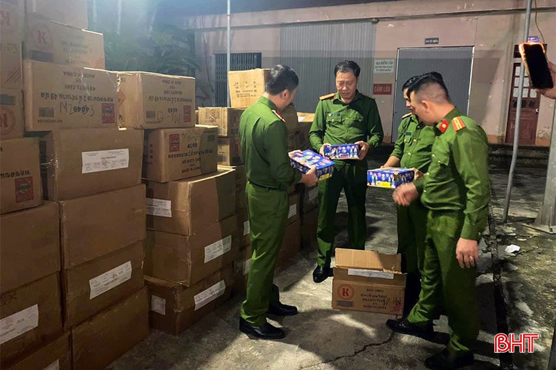 2,2 tấn pháo là tang vật thu giữ khi triệt phá đường dây mua bán, vận chuyển, tàng trữ pháo lậu mà Công an Hà Tĩnh đã triệt phá. bqbht_br_phao-lau-1.jpg