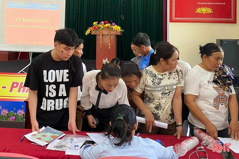 Người dân xã Sơn Lâm đăng ký học lái xe an-toan-giao-thong-3.jpg