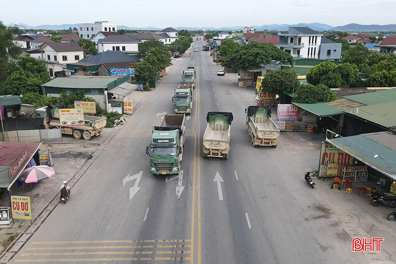 Lưu lượng phương tiện di chuyển trên quốc lộ 1 tuyến tránh TP Hà Tĩnh qua xã Thạch Đài luôn tấp nập an-toan-giao-thong.jpg