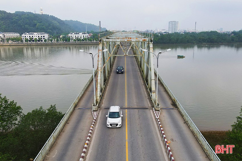 Việc kiểm tra cầu Bến Thủy 1 và cầu Linh Cảm (Hà Tĩnh) nhằm đảm bảo an toàn công trình trong mùa mưa lũ. an-toan-giao-thong-4.jpg