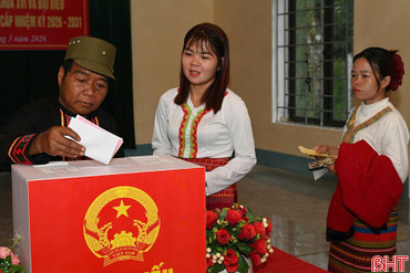 Đồng bào dân tộc Chứt ở bản Rào Tre náo nức tham gia ngày hội bầu cử